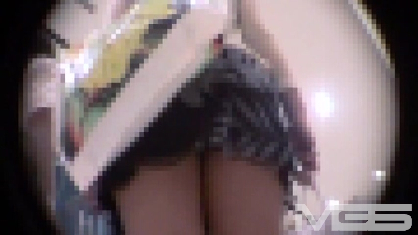 入手ルート極秘！！ 個人撮影本物ガチパンチラ盗撮_9