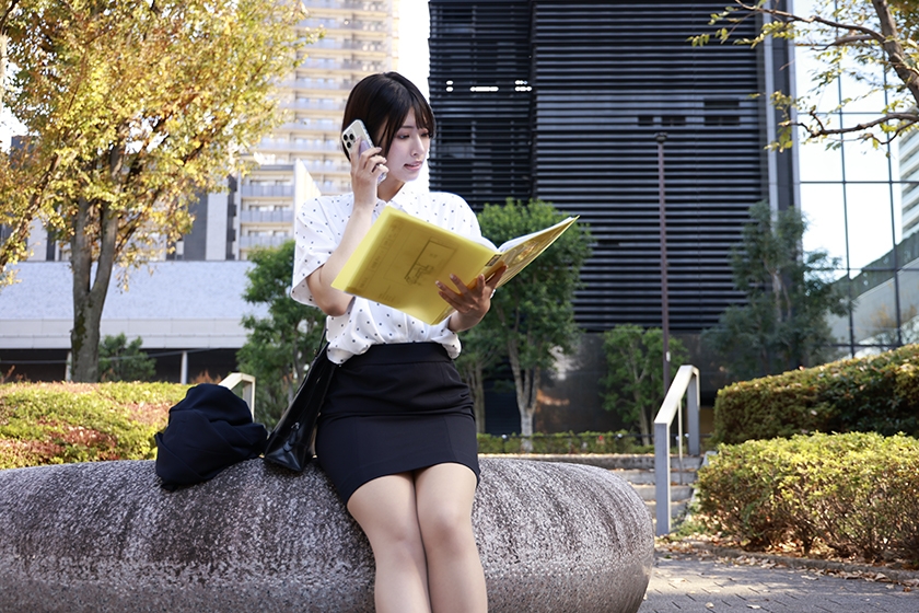 「私、競泳水着好きでごめんなさい…」 いつも競泳水着を着て興奮しています 服の下に水着を着て働くOL 画像2