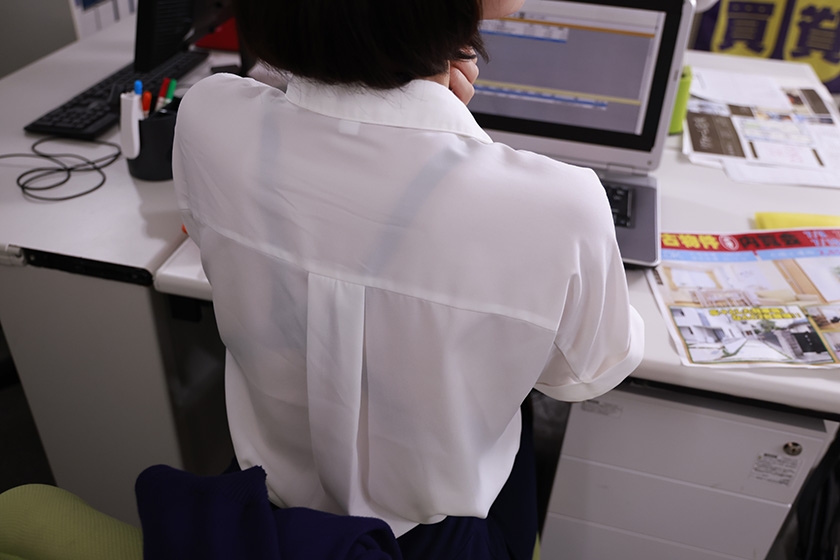 「私、競泳水着好きでごめんなさい…」 いつも競泳水着を着て興奮しています 服の下に水着を着て働くOL 画像7