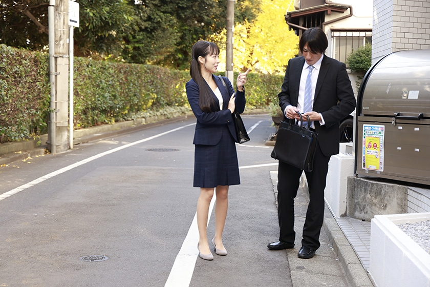 あざとく男にすり寄ってくる女子社員 ピンク色の舌を絡めて誘惑してくる同僚はキス狂い痴女 画像7