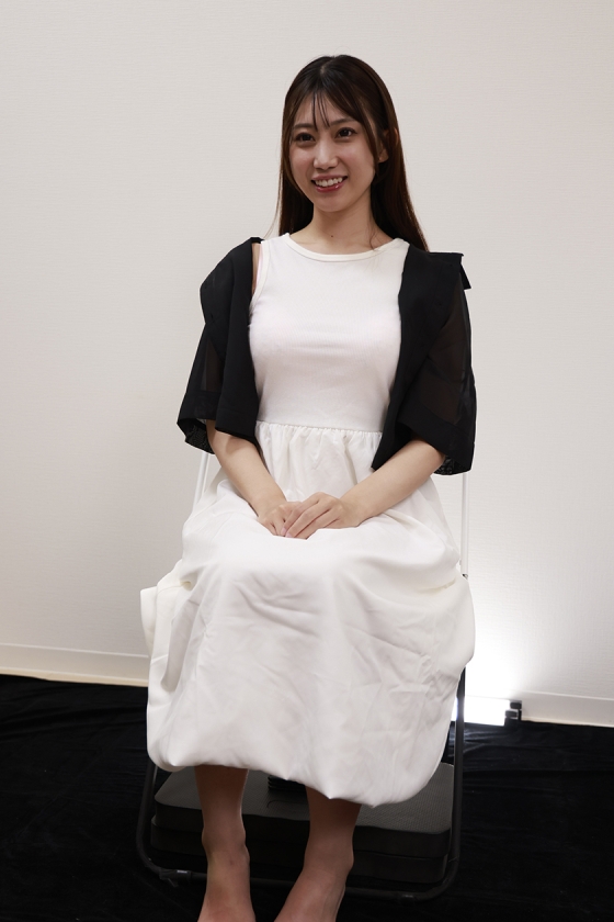 春乃るる 若葉結希 湊波流 剥きたて美尻 110DOPU-001 サンプル画像1