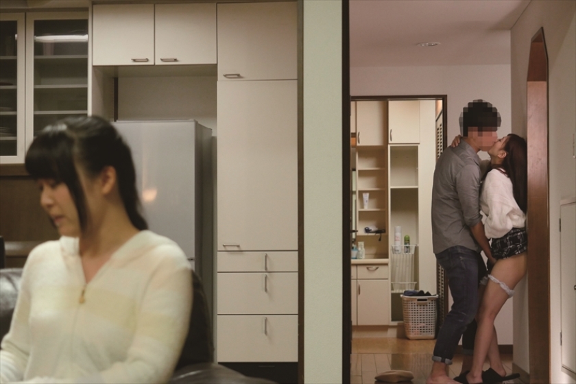 これぞ興奮の真骨頂！バレないように彼女の親友とこっそりヤル！ 13 江上しほ 福咲れん 清本玲奈_5