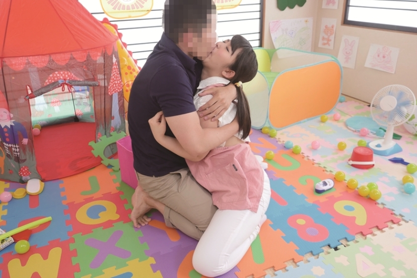 いつも気になっていた巨乳保育士ちゃんとやっちゃった俺 白桃心奈 浅田結梨 青山はな_2