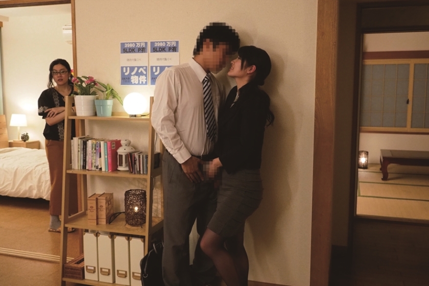 偶然元カノと遭遇！！現カノが近くにいるにも関わらず俺を痴女ってきた！ 水谷あおい 愛華みれい 浅見せな_18