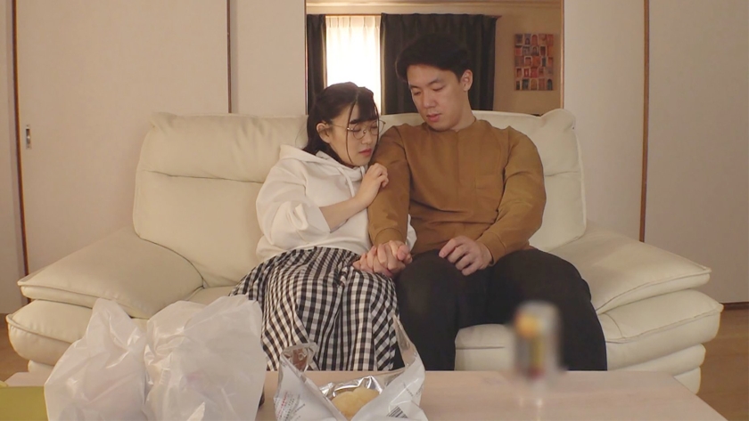 隠れ巨乳のめがね女子と宅飲み&生挿入 画像1