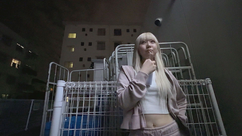 深夜の田舎のコンビニでウロウロしているギャルを簡単にお持ち帰り出来るのか検証 レンちゃん0