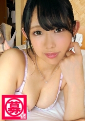 カフェでバイトしながら短大に通う19歳の美少女はるかちゃん参上！応募理由は「学費の返済と…AV男優とヤリたいな♪」10代のピチピチ短大生のアソコはつるっつるのパイパン！経験人数4人で全員彼氏。5人目はAV男優！中でイッたことないピチピチ短大生はバックで突かれて人生初のマ〇コイキ！「マ〇コでイクって素晴らしいことなんですね♪」それは良かった！