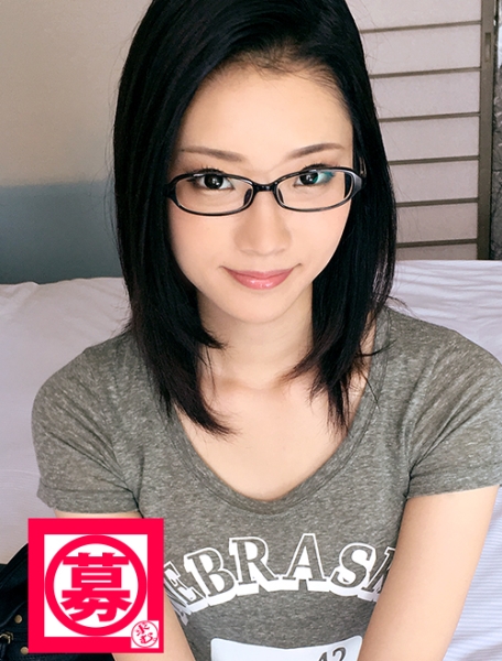 超SSS級の美少女大学生みゆきちゃん参上！メガネ女子な彼女の応募理由は「プロ(AV男優)とSEXしてみたくて♪」なぜ！どーして！？こんな可愛い子が！モデル.芸能人顔負けの可愛いさ・スレンダーBODYは必見！「私、将来秘書になりたくて猛勉強してるんです！」ん？エロ秘書になりたいの？