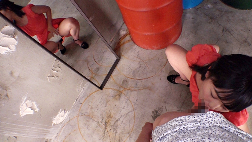 濃厚フェラしてくれている女の子の緩んだ股間の奥に見えるパンチラで異様に興奮します！ 2 泉りおん ましろ杏 熊野あゆ 香山亜衣 月乃しずく_0