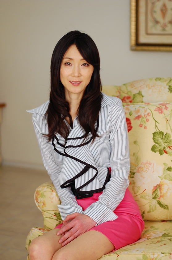 硬い肉棒でヨガリ乱れる熟妻 厳選20人250分 「子宮に当たってイイー!」 画像11