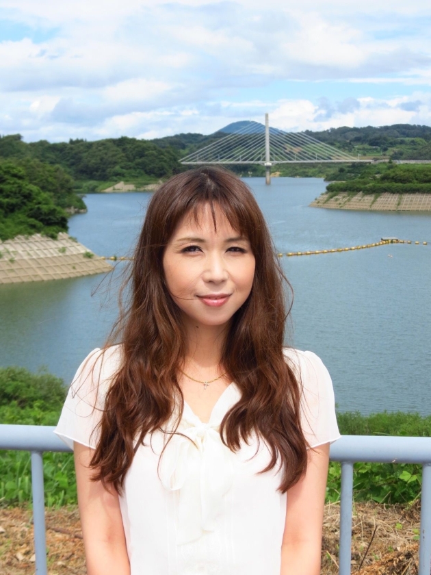 硬い肉棒でヨガリ乱れる熟妻 厳選20人250分 「子宮に当たってイイー!」 硬い肉棒でヨガリ乱れる熟妻 厳選20人250分 「子宮に当たってイイー!」
