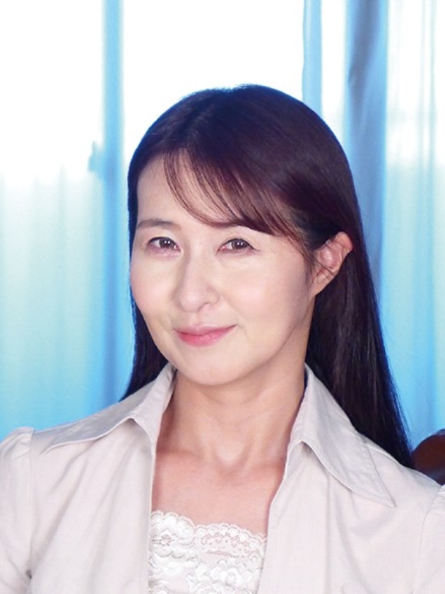 熟女 おもらしする昼下がり エアコン修理の中年男は汗だくの美熟女にボッキしてしまい… 股間をいじられ夫の上司に寝取られた妻 画像8