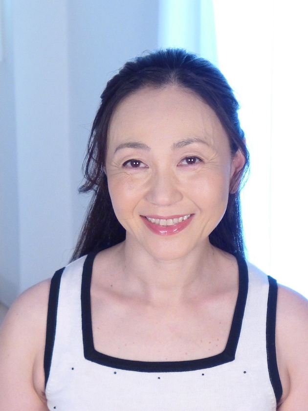 熟女発情期 清楚な顔して営業マンの肉棒にムシャブリつく人妻 近所のおじさんの顔にまたがり溜まっていた性欲を発散する女 画像2