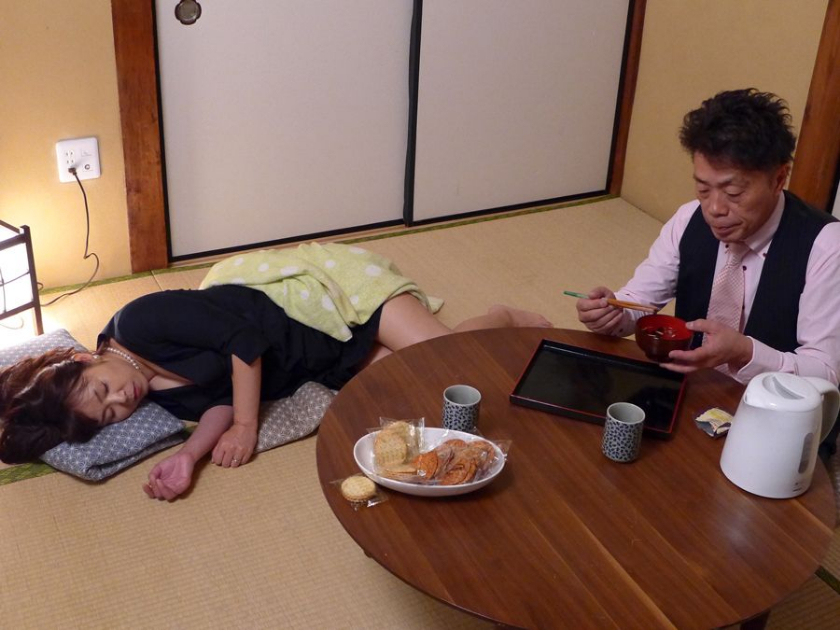 上下の口を弄ばれる熟女 エロドラマ 6人4時間 「入れちゃダメ~!」 画像13