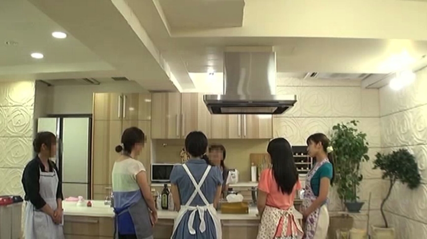 いやらしい熟妻 昼下がりに疼く秘密の情事12人 4時間_1