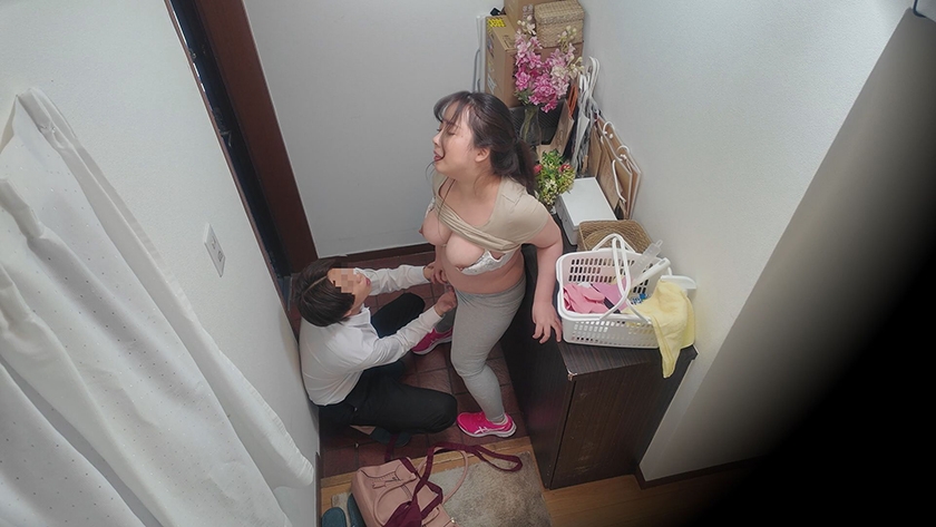 玄関セックス 扉の向こう側でチ●ポをしゃぶりハメ狂う淫乱女たち 一条みお 玉木くるみ 星乃夏月 画像7
