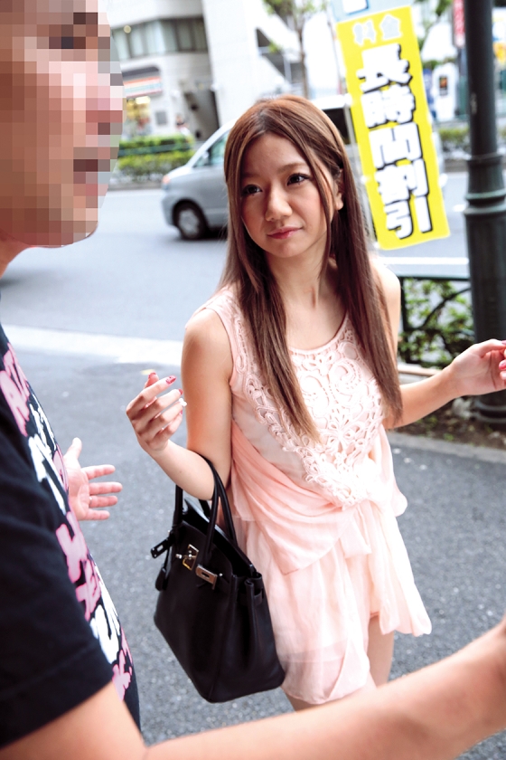 ギャルをハメるのなんざ超簡単！口説きもお金も不要？チ●ポ一本で堕ちるギャル 15人4時間 vol.2 画像1