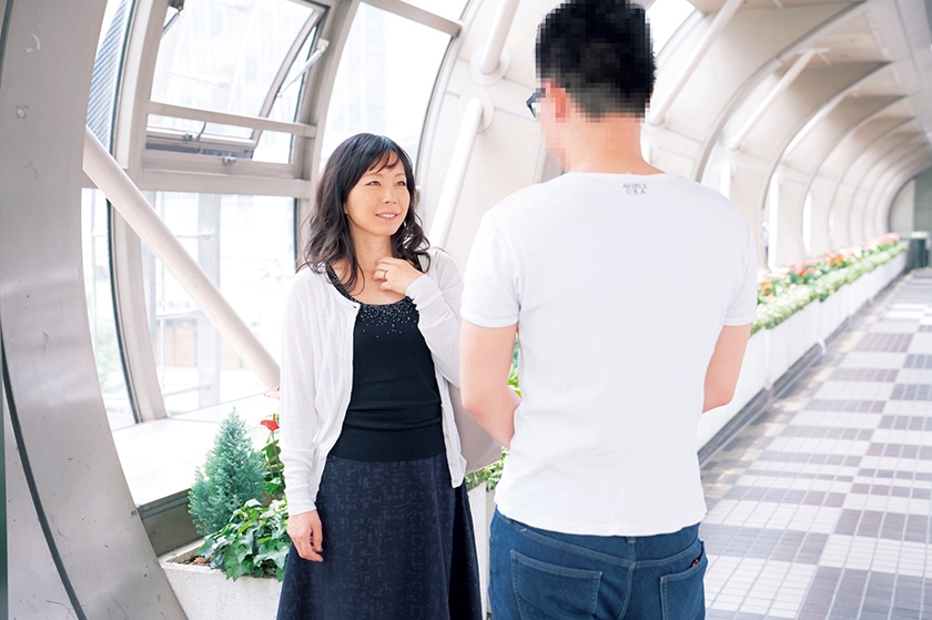 恥ずかしがる四十路・五十路スカウト！！ その場で口説いてAV出演交渉！？ 恥じらい顔でカメラを見つめる、顔良し身体良しの奇跡の熟女をGET！！ 美緒47歳_6