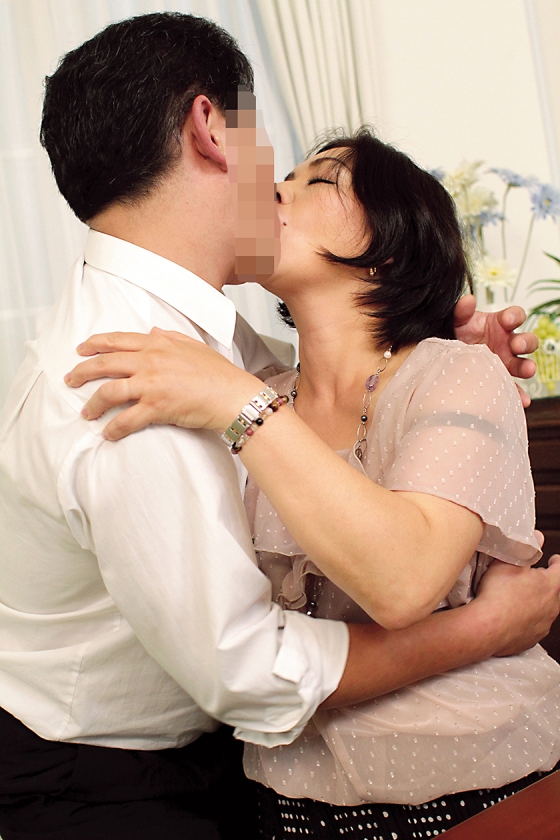 寝取られ同窓会 第二章 春になったらクリを摘みに 同窓会で燃えた10組の熟年男女240分 画像12