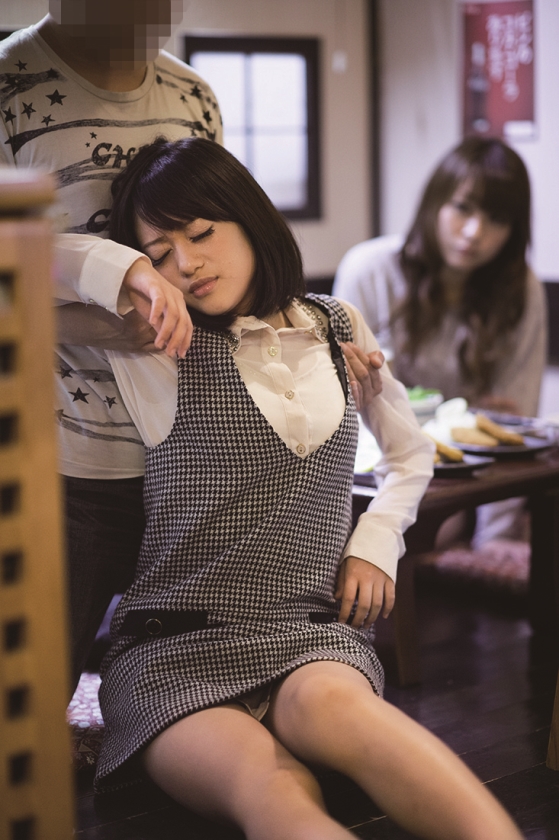 憧れの女性社員、合コンで出くわした美人な人妻もなし崩し的にSEXまで持ち込む企画！ ストレートに口説くのが苦手な殿方はお酒やサクラの力をふんだんに用いて肉体関係になるのです！ なし崩されちゃう美女 4時間_3