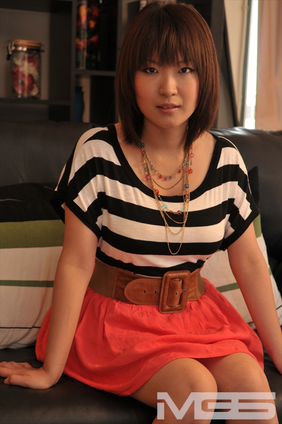 ウブな女の子がアロマエステを体験して変化する男の股間に絶句する_3