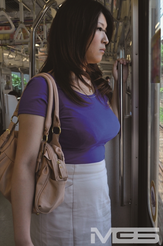 東京人妻尾行の旅 VOL．2 街行く女性が大胆になる夏！巨乳妻が抱える望まないSEX事情_1