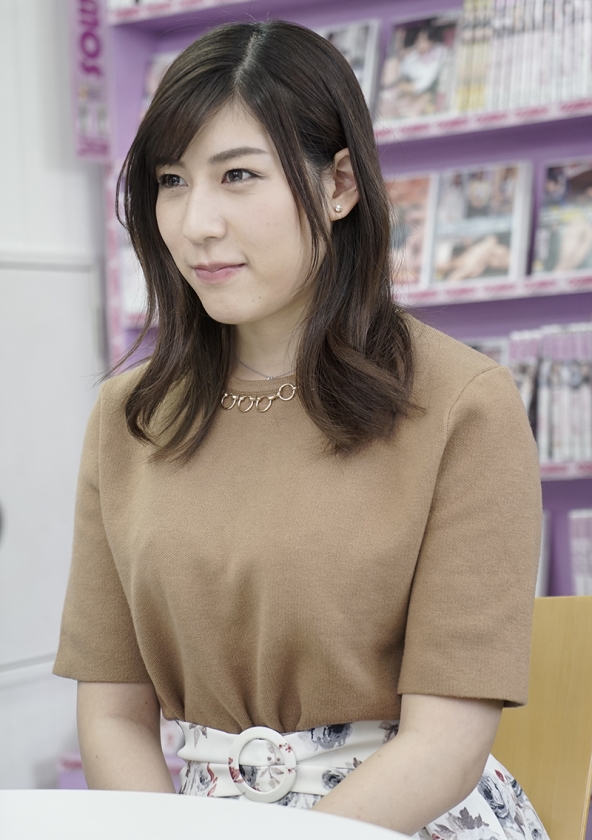 夫は知らないぶっかけ願望 セクハラ上司に精子で汚される妄想をしながら会社のトイレでオナニーしまくる変態OL妻_0