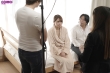 寝取らせ検証『夫婦のセックスを記念に残すはずが代役との疑似SEXに…』プライベートAV制作で他人棒をオマ○コに擦られ続けた妻はその後浮気してしまうのか？ VOL.3サンプル画像8
