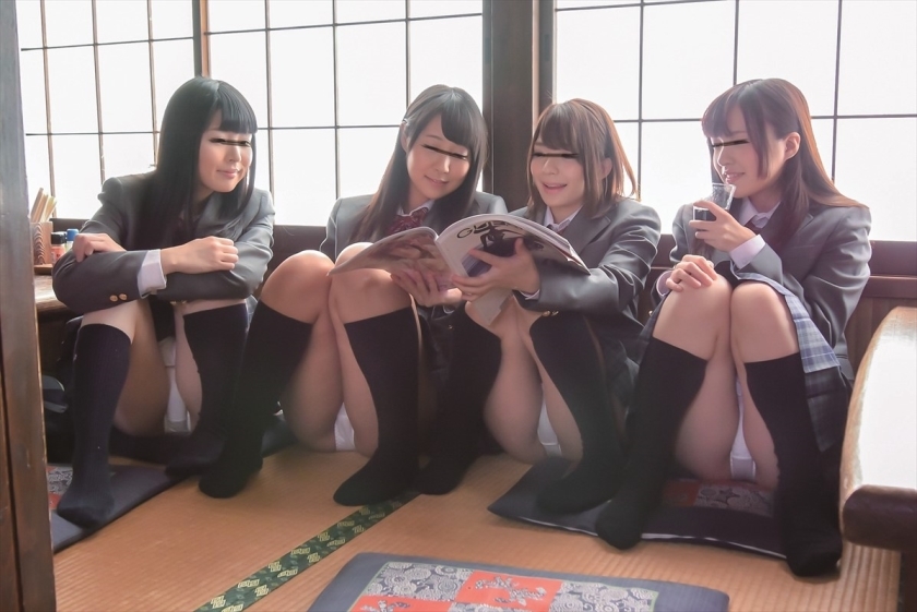 僕んちの定食屋に勝手にタダ飯を食べに同級生の可愛いグループの女子が集まりパンチラしまくるので勃起が止まらなくて困ってます_3