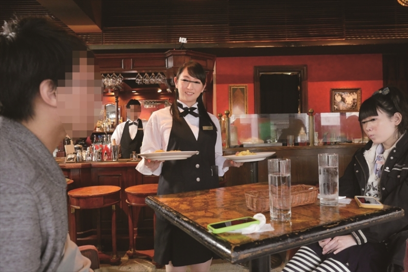 「休憩中の1時間バイトくんと2人きり！女を忘れたパートの美人おばさんは息子ほど年の離れたイケメンチ○ポならセクハラされても嫌じゃない」 VOL.3_3