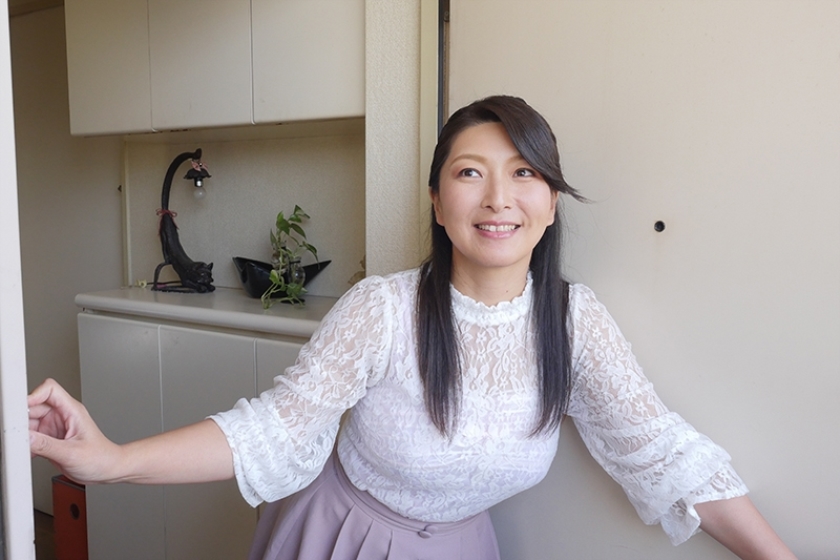 「台本は一行！『童貞クンのお相手をしてあげて下さい』のみ！！熟女優 松沢ゆかり44歳が自宅で筆おろしのお手伝い」 松沢ゆかり 井上綾子