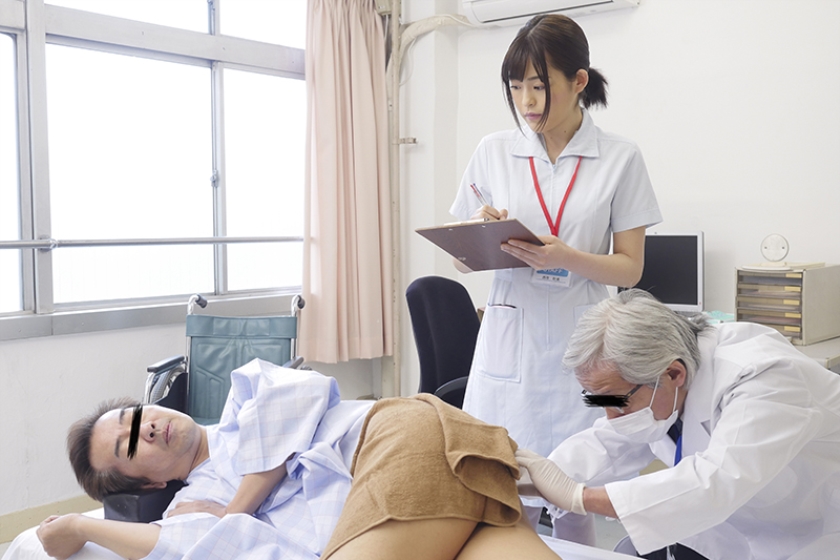 宿泊ドックの数日間に看護師をする彼女の親友とセックスしまくった_9