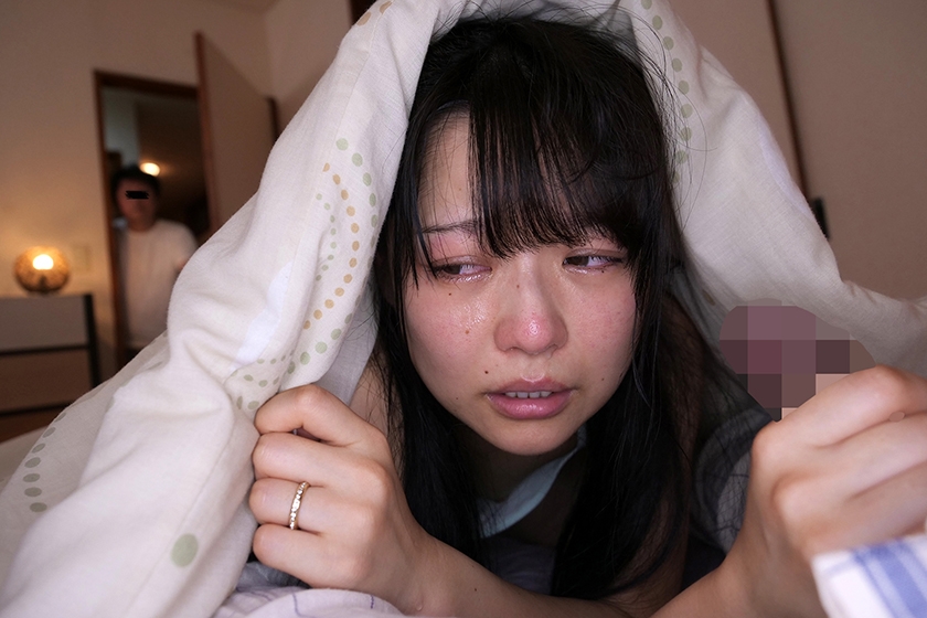 夫がいるのに泣きながら囁き淫語で部下を誘惑する上司の妻は久しぶりに膣奥を突かれ気持ち良すぎて涙が止まらない嬉し泣きセックス 星あめり 宮沢ちはる 神野ひな_3