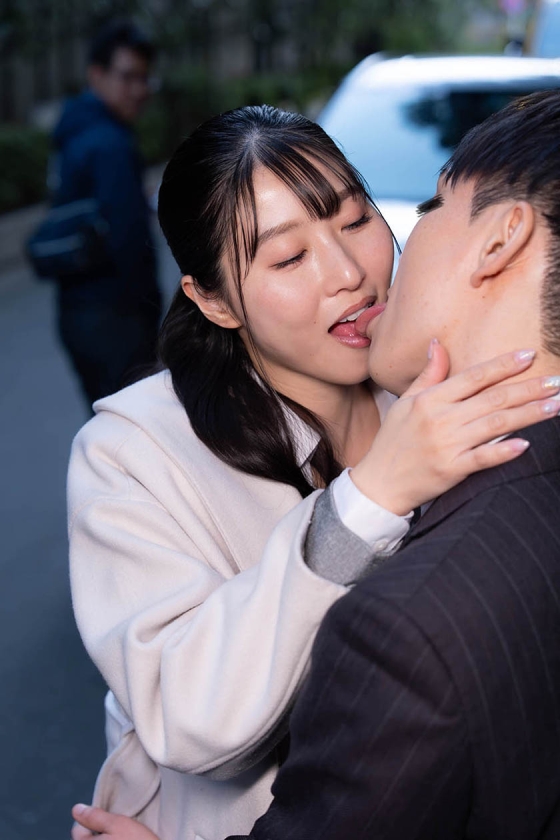 通行人は二度見する!ドラマの主人公のような不意打ち路上キスで火がついた人妻上司は浮気欲が止まらないVOL.2 画像6