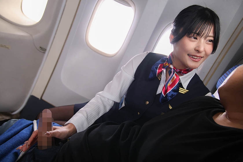 内緒でエグい接客してくれた美人CAをホテルに誘って生ハメしたら何度も求めるヤリマンだった VOL.7 画像3