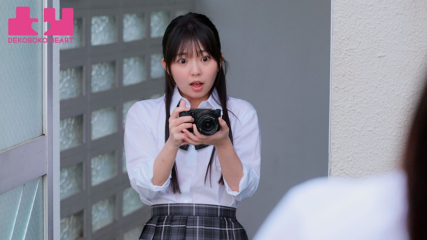 クラスで一番美人なマドンナのパンチラが撮れちゃった!?パンツ写真をオカズにマンズリしていたらバレちゃったけど相互オナニーで好きが溢れて校内レズに発展した 松井日奈子 泉りおん 画像2
