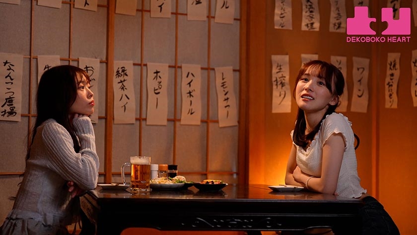 お互いに彼氏持ちだけど女の子相手なら浮気にならないよね?友達同士だったけどキスで一気に距離が縮まって一夜限りのレズビアンになる瞬間 瀬戸ひなこ 白石もも 画像1