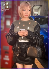 際どい服で男を寄せ付けるヤリ手巨乳女もか_img