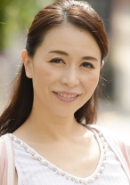 双葉さん 50歳 ご近所で評判の良いピアノ教室の美人熟女