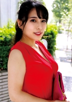 清楚な顔してワンピースの下にはドエロい下着を身に付けてるギャップが激しい奥さま。