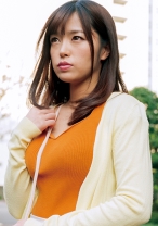 透ける黒ストと爆乳が男を誘う。あどけない顔とは裏腹な性欲!