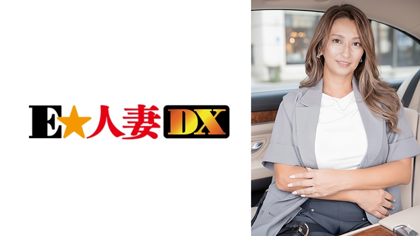 日焼け跡がヒワイなHカップ人妻