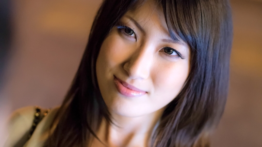 あやちゃん(25歳)のムチッムチな巨乳は服…