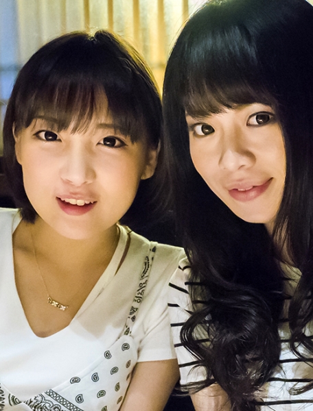 「かんぱぁ～い」相席居酒屋でゲットした女の子と4P！お2人とも四つん這いになってお尻を並べてください。なんていい眺めなんでしょう！