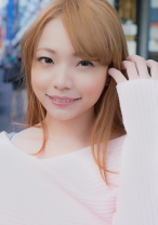 完全密室の車内に連れ込まれワレメを刺激される無垢な素人撮影