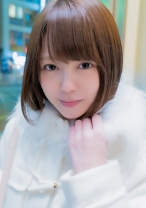 ボブカットが似合う色白もち肌の女の子の蒸れた股間のワレメの肉感!