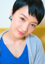 ショートカットの似合うあやさんフリーター（20歳）