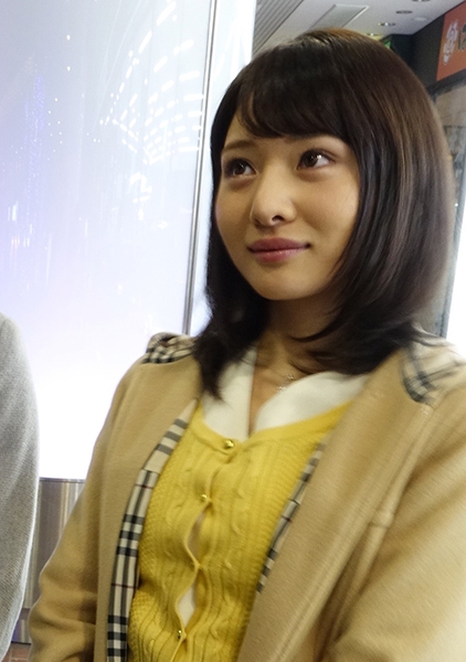 夜の都内のオフィス街で声掛けした美人OLさん2人組の後輩りこさん23歳！同じ会社に勤める同性に興奮している恥ずかしいH顔を見られる感覚を味あわせる！お互い同僚の視線で濡れて快感倍増プレイを堪能！その後はそれぞれ別部屋分かれて開放されたドエロなSEX！