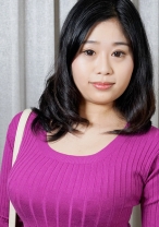 下着を見せるのもすんなりOKしちゃうすっげーハードルが低い爆乳Iカップ奥様のパンティのフロントは面積が狭いのでお毛々と具までもコンニチワしちゃってますww