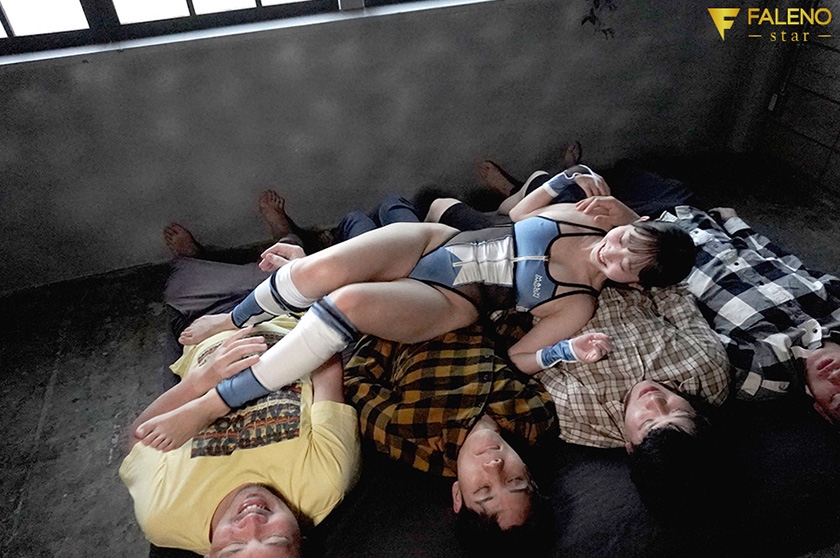 ファンサえぐ過ぎる巨乳地下アイドルの裏営業ノンストップ射精撮影会 山下紗和_4